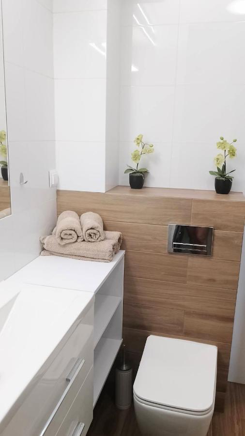 Apartament Zalesie Z Tarasem Lubiń Esterno foto